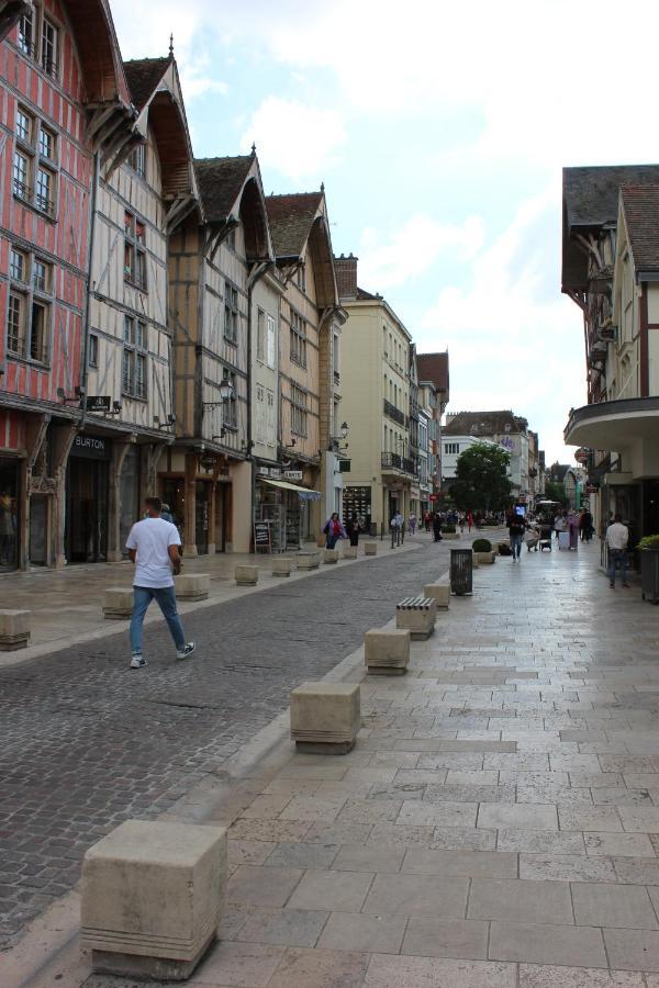 Le Millesime 2 : Hyper Centre Lägenhet Troyes Exteriör bild